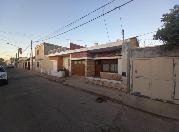Casa · 96m² · 5 Ambientes · 1 Cochera