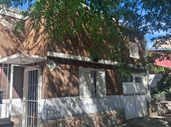 Casa · 104m² · 4 Ambientes · 1 Cochera
