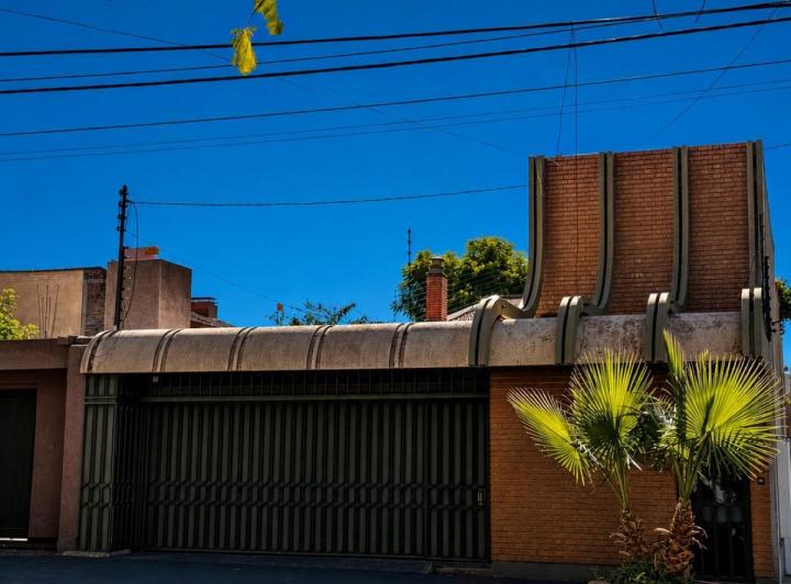 Casa · 380m² · 12 Ambientes · 2 Cocheras