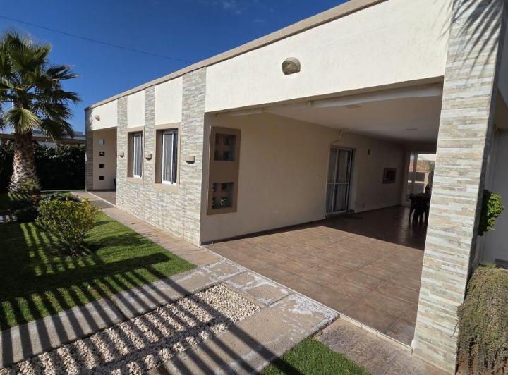 Casa · 220m² · 1 Ambiente · 3 Cocheras