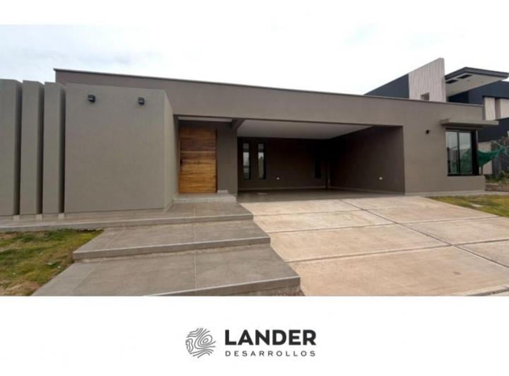 Casa · 217m² · 3 Dormitorios · 2 Cocheras