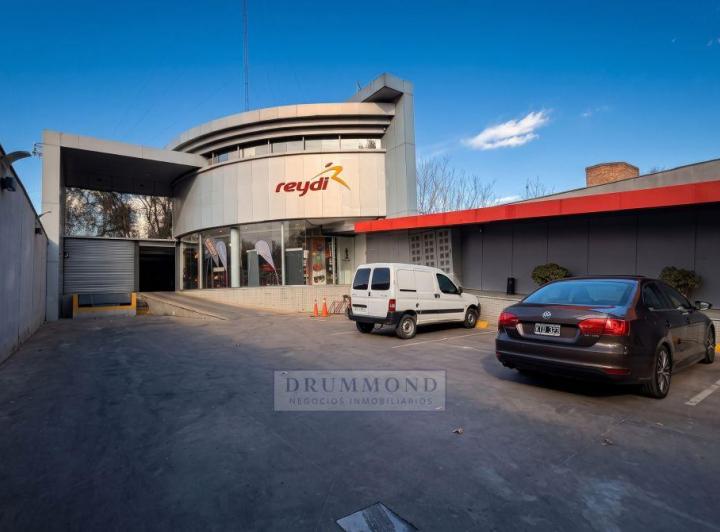 Local comercial · 1800m² · 16 Ambientes · 9 Cocheras