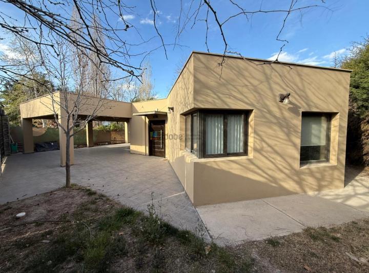 Casa · 265m² · 6 Ambientes · 2 Cocheras