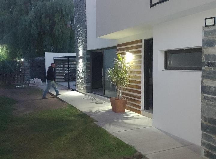 Casa · 150m² · 3 Dormitorios · 2 Cocheras