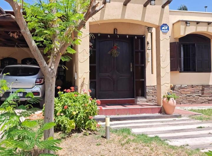 Casa · 219m² · 5 Ambientes · 2 Cocheras