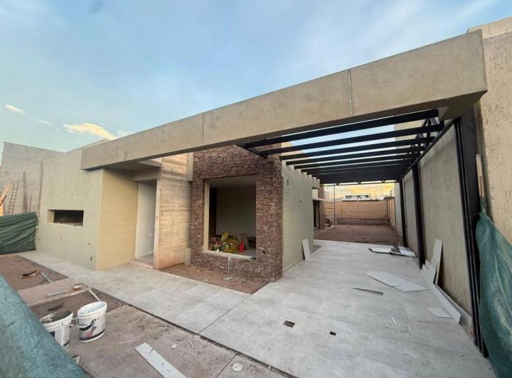 Casa · 170m² · 6 Ambientes · 2 Cocheras