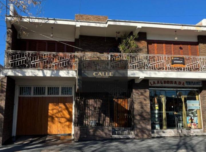Casa · 728m² · 8 Ambientes · 2 Cocheras