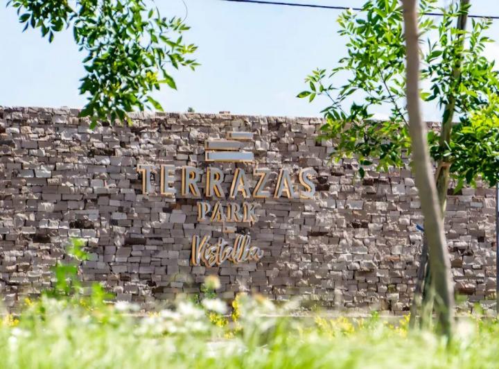 Terreno · 618m²