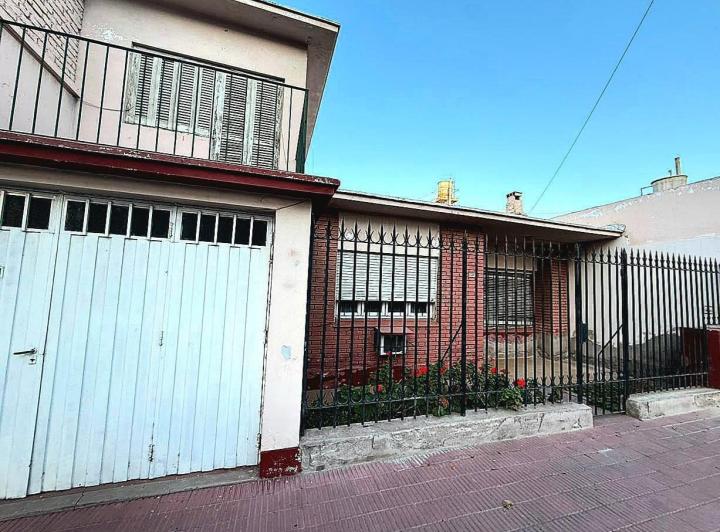 Casa · 140m² · 2 Dormitorios · 1 Cochera