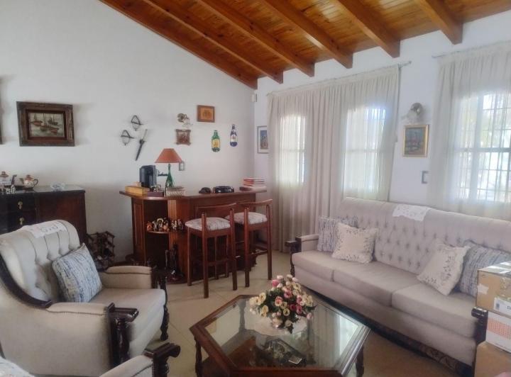 Casa · 180m² · 7 Ambientes · 2 Cocheras