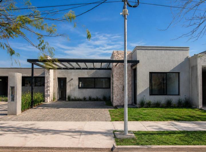 Casa · 324m² · 5 Ambientes · 2 Cocheras