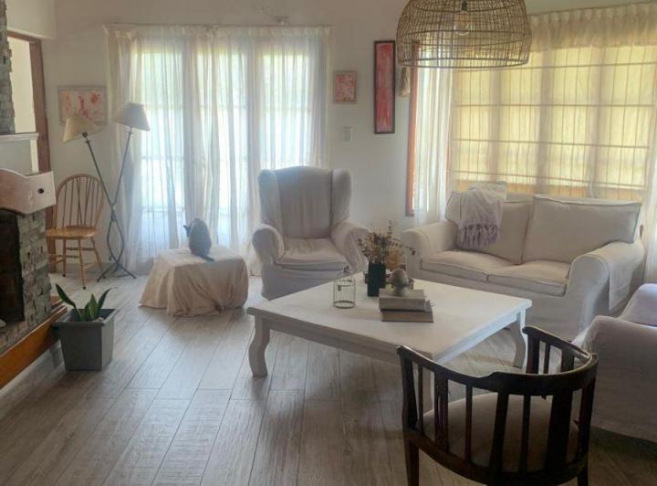 Casa · 230m² · 1 Ambiente · 2 Cocheras