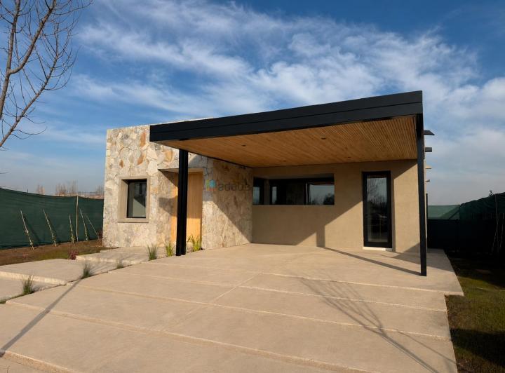 Casa · 176m² · 4 Dormitorios · 2 Cocheras
