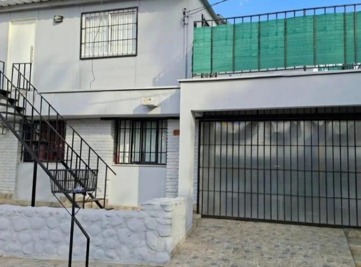 Casa · 238m² · 10 Ambientes · 2 Cocheras