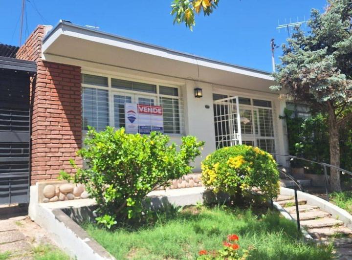 Casa · 180m² · 7 Ambientes · 1 Cochera