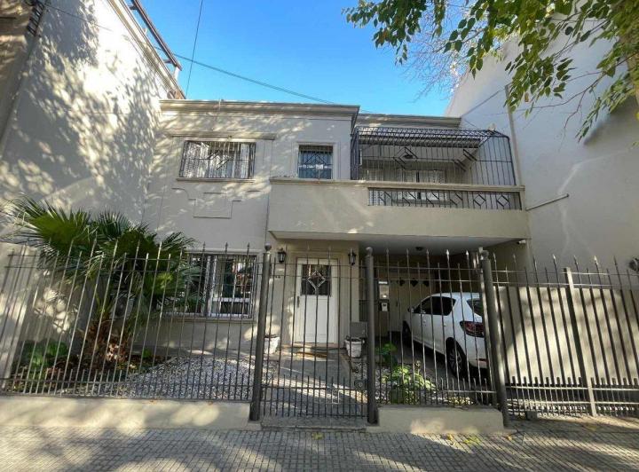 Casa · 350m² · 7 Ambientes · 1 Cochera