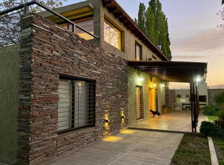 Casa · 184m² · 4 Ambientes · 1 Cochera