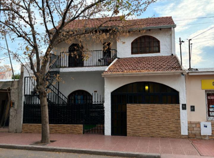 Casa · 260m² · 6 Ambientes