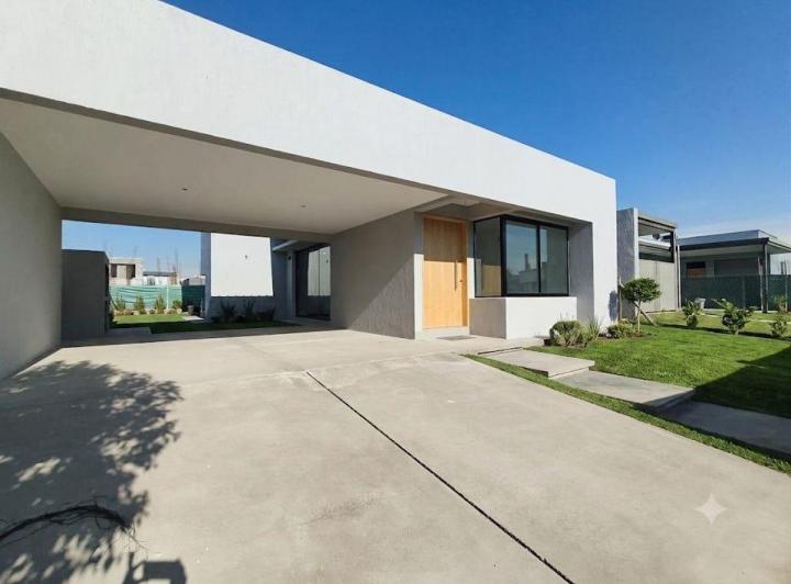 Casa · 183m² · 4 Ambientes · 2 Cocheras