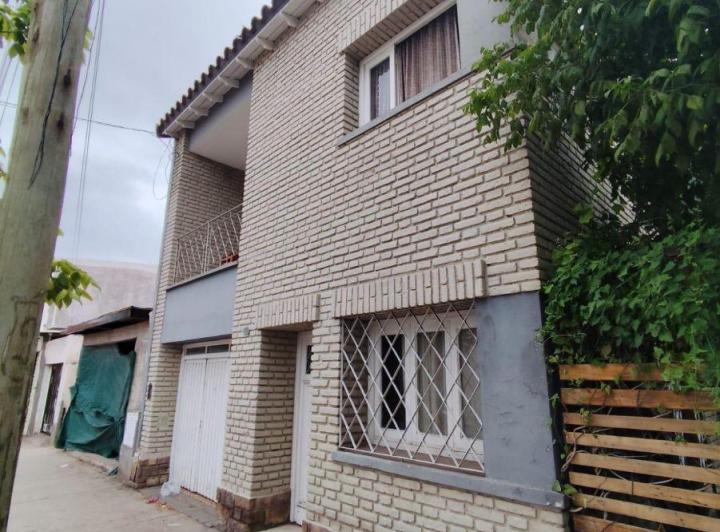 Casa · 200m² · 6 Ambientes · 1 Cochera