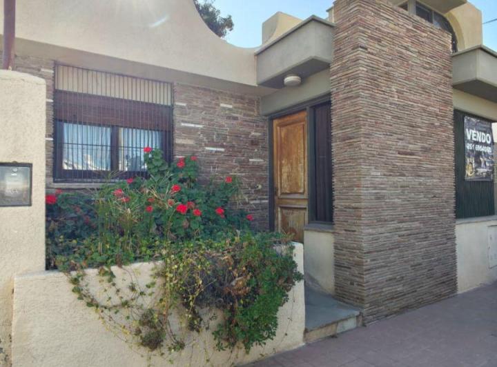 Casa · 180m² · 7 Ambientes · 1 Cochera