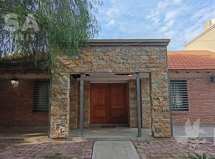 Casa · 500m² · 20 Ambientes · 2 Cocheras