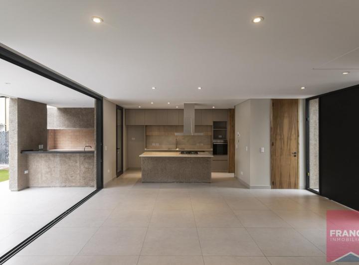 Casa · 152m² · 3 Dormitorios · 2 Cocheras