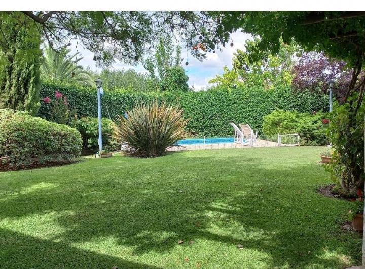 Casa · 270m² · 6 Ambientes · 2 Cocheras