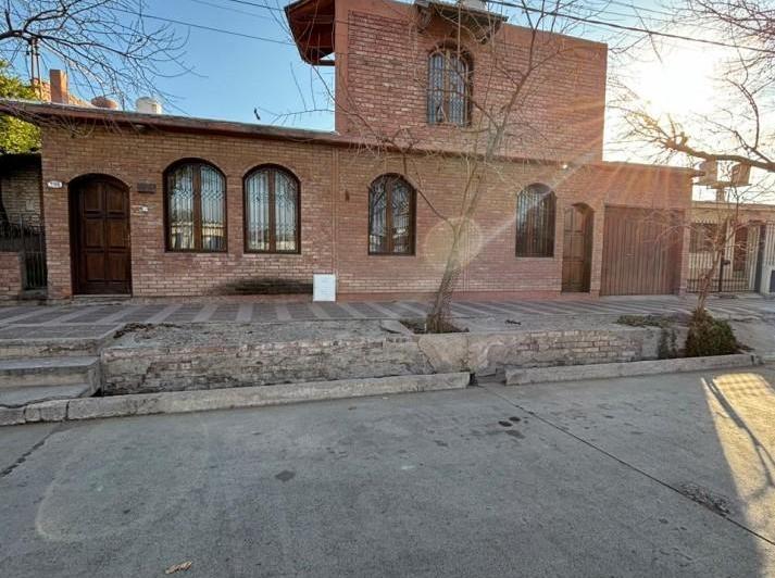 Casa · 202m² · 3 Dormitorios · 1 Cochera