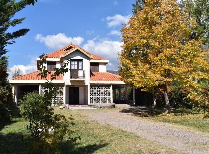 Casa · 180m² · 7 Ambientes · 3 Cocheras