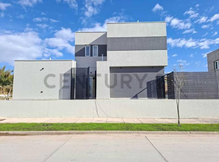Casa · 190m² · 3 Dormitorios · 2 Cocheras