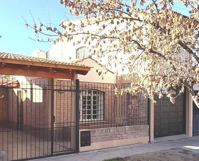 Casa · 239m² · 7 Ambientes · 2 Cocheras