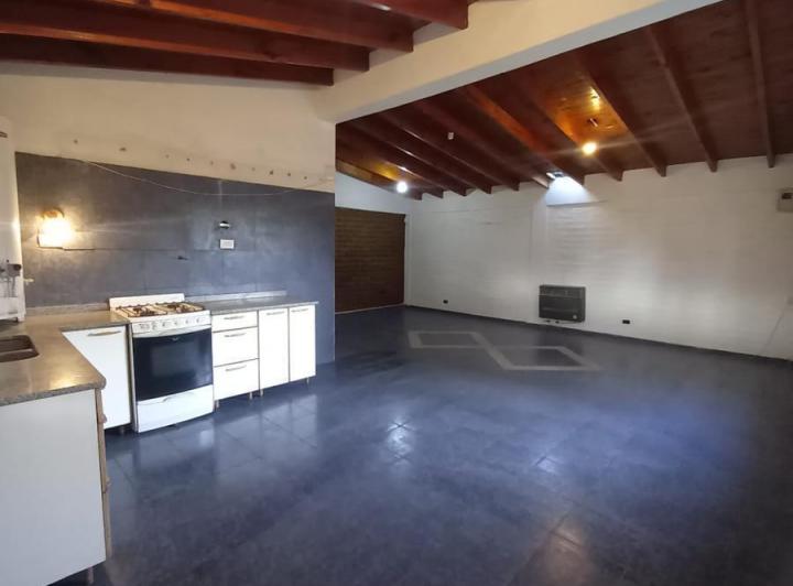 Casa · 2000m² · 2 Ambientes · 1 Cochera