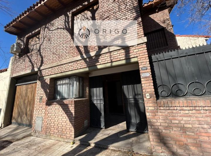 Casa · 178m² · 6 Ambientes · 1 Cochera