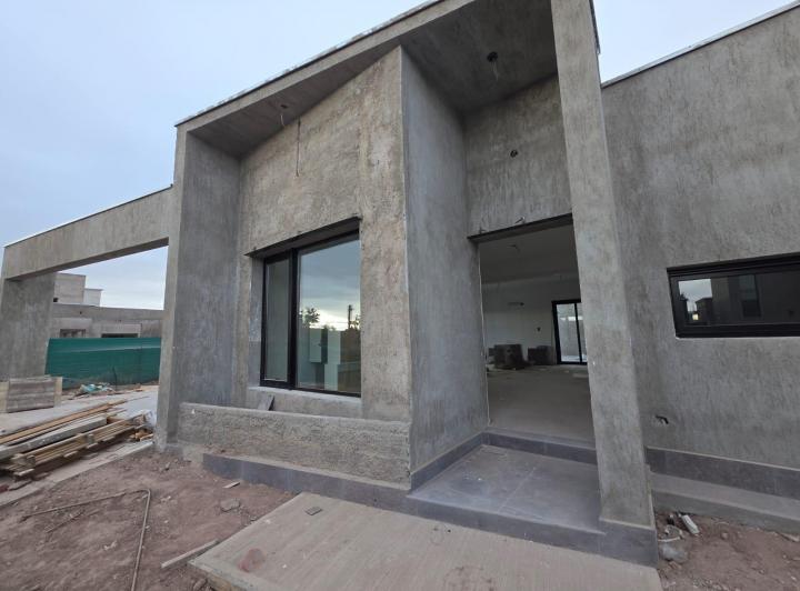 Casa · 185m² · 8 Ambientes · 2 Cocheras