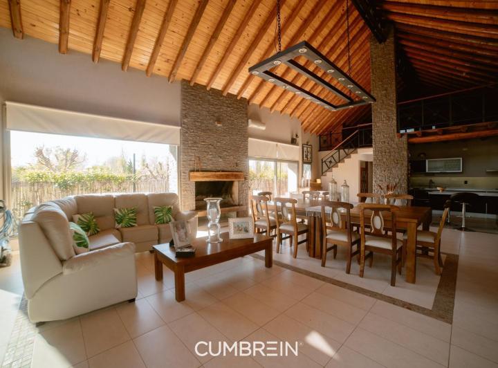 Casa · 385m² · 5 Ambientes