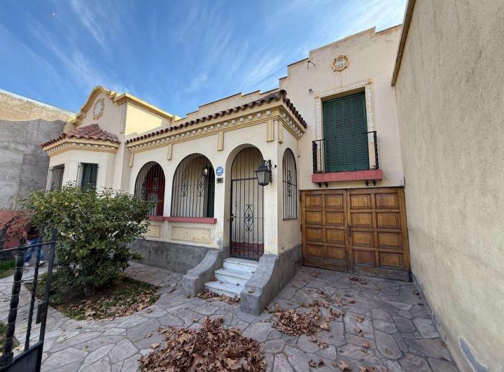 Casa · 451m² · 5 Ambientes · 1 Cochera