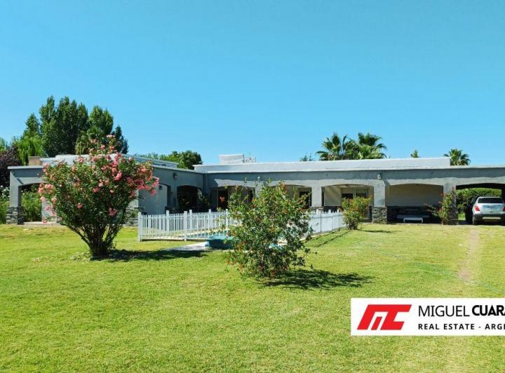 Casa · 344m² · 5 Ambientes · 1 Cochera