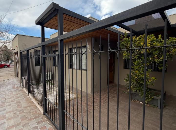 Casa · 110m² · 6 Ambientes · 1 Cochera