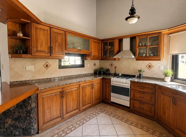 Casa · 262m² · 6 Ambientes · 2 Cocheras