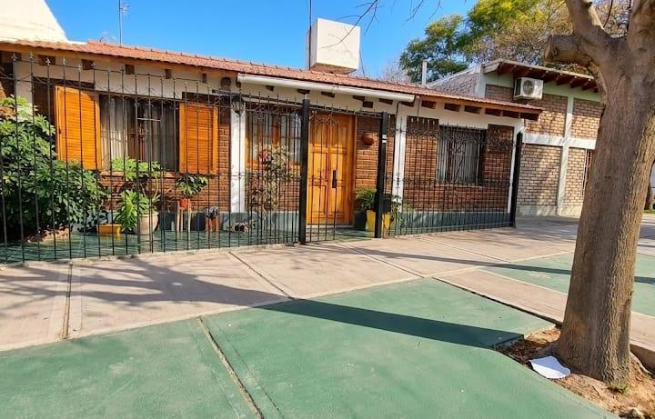 Casa · 90m² · 6 Ambientes · 2 Cocheras