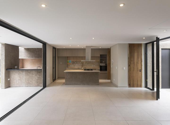 Casa · 152m² · 6 Ambientes · 2 Cocheras