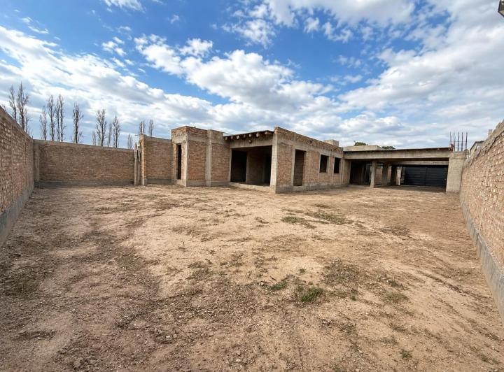 Casa · 250m² · 7 Ambientes · 2 Cocheras