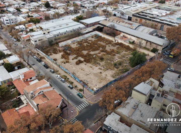 Terreno · 2700m²