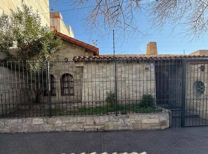 Casa · 245m² · 7 Ambientes · 2 Cocheras