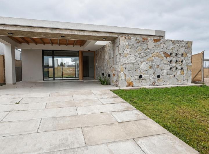 Casa · 165m² · 5 Ambientes · 2 Cocheras