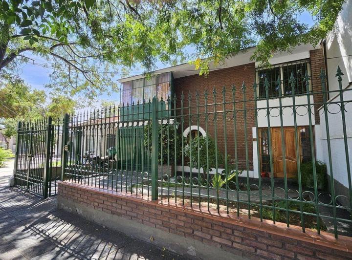 Casa · 186m² · 5 Ambientes · 1 Cochera