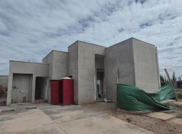 Casa · 160m² · 5 Ambientes · 2 Cocheras
