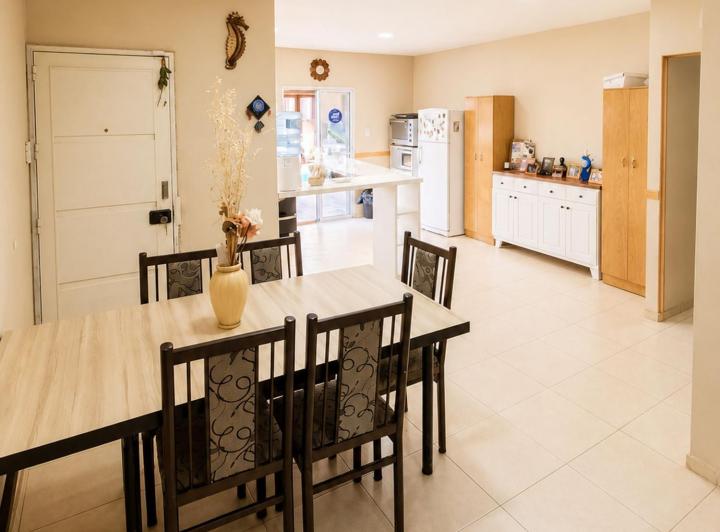 Casa · 140m² · 3 Ambientes · 2 Cocheras