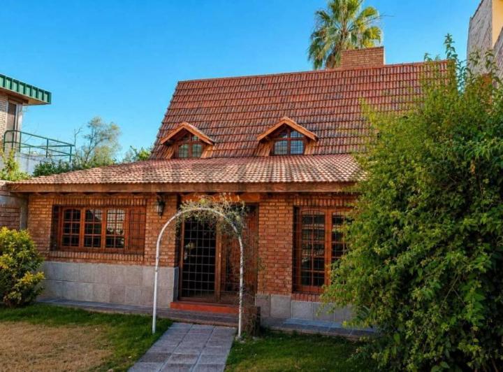Casa · 342m² · 7 Ambientes